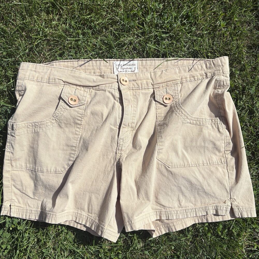 Levi's Cargo Shorts Womens 16 Beige Khaki Twill Cuffed Pockets 6 Inseam